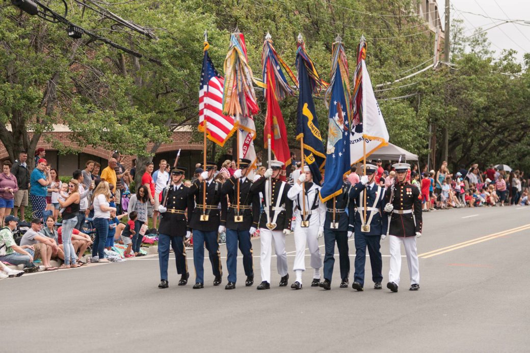 5 differences between the Navy and Coast Guard