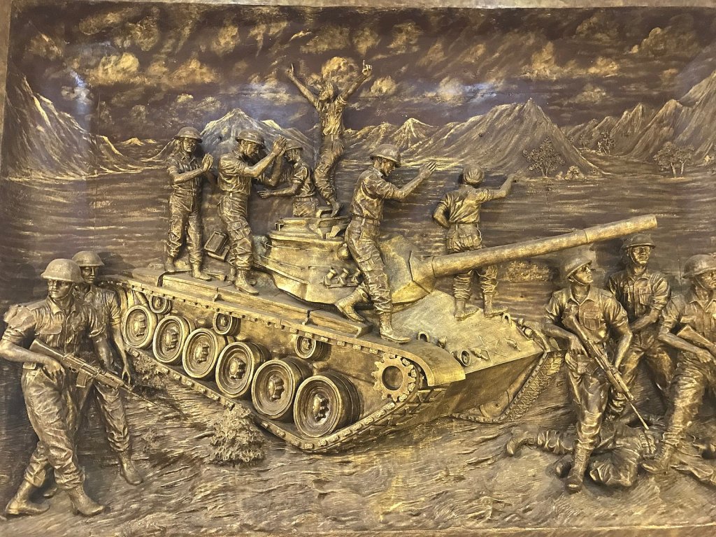 tank battle sculpture