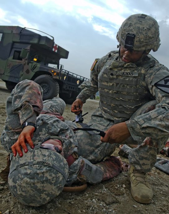 5 key differences between Army medics and Navy corpsmen