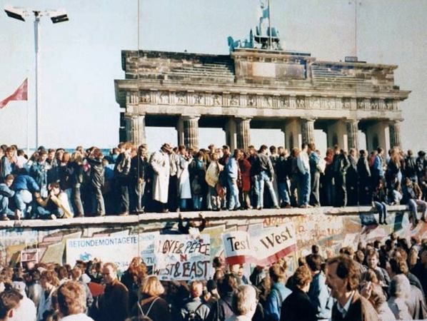 How the fall of the Berlin Wall affected techno music