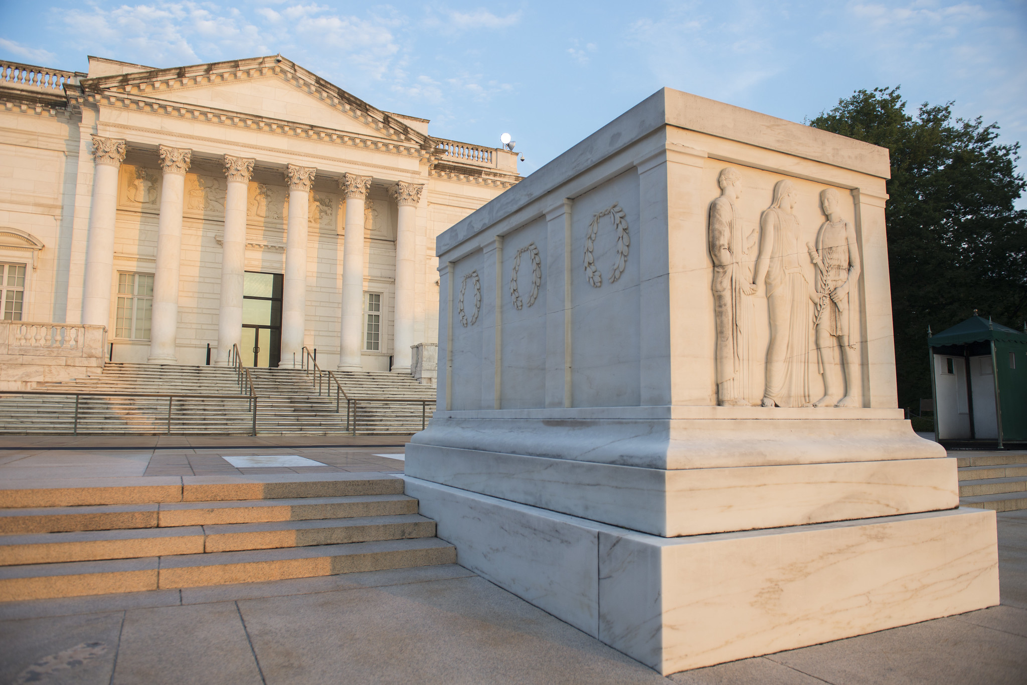 tomb of the unknown soldier monument