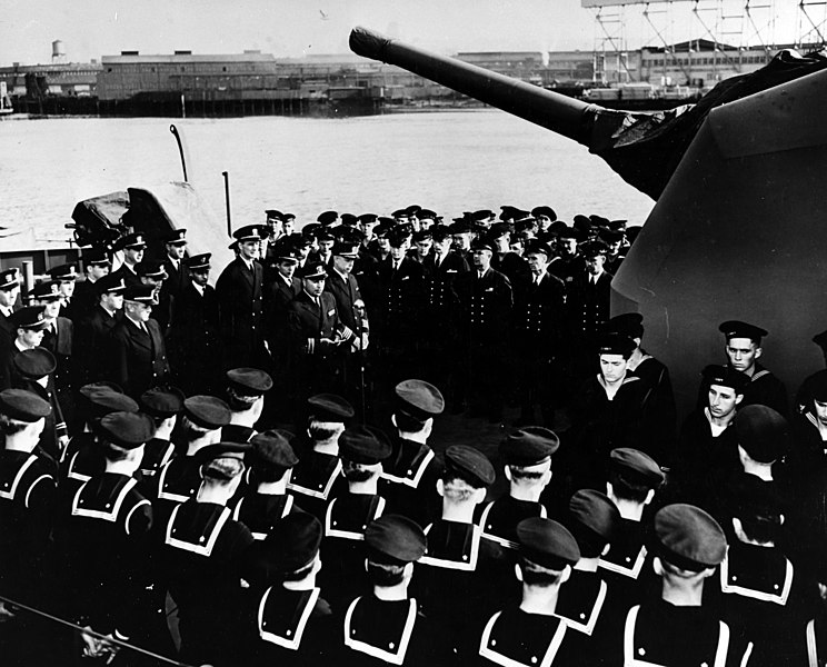 USS johnston crew before shipwreck