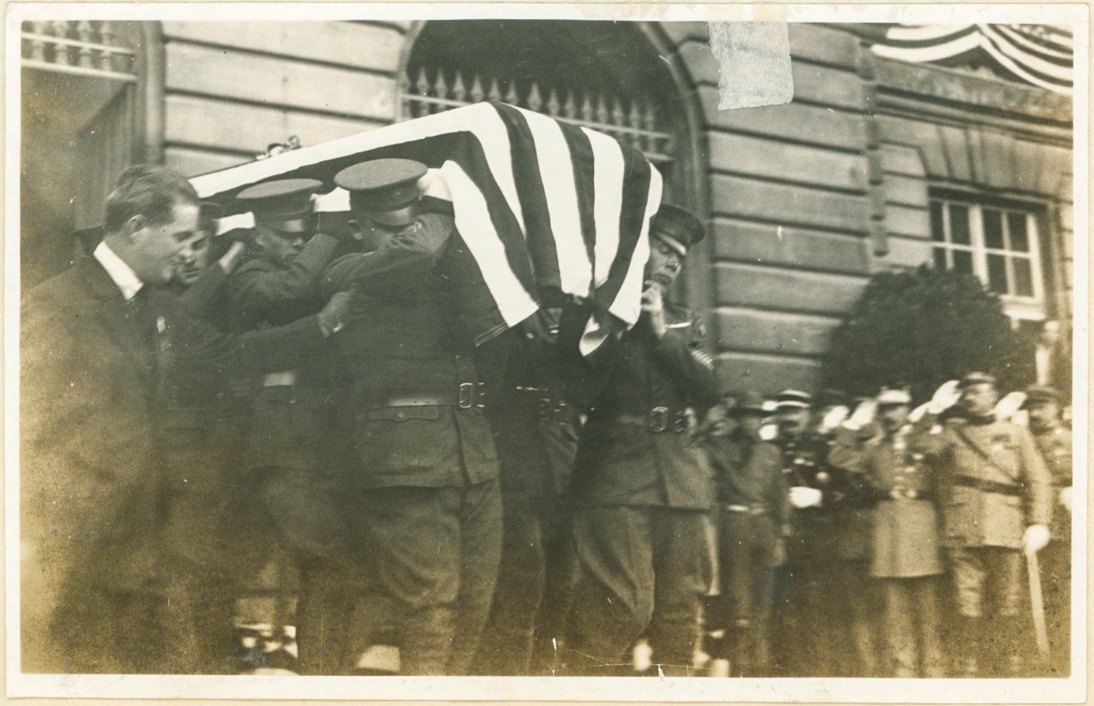 casket of unknown soldier