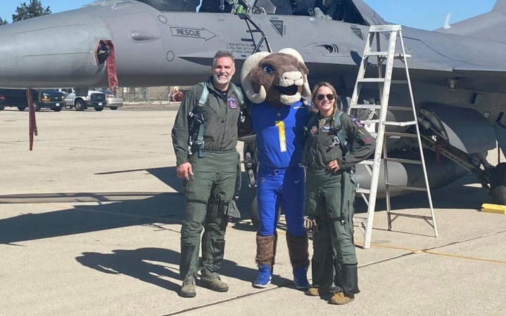 Watch ‘Comeback Kid’ Kurt Warner in an F-16 demo flight