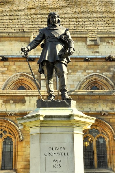 oliver cromwell statue