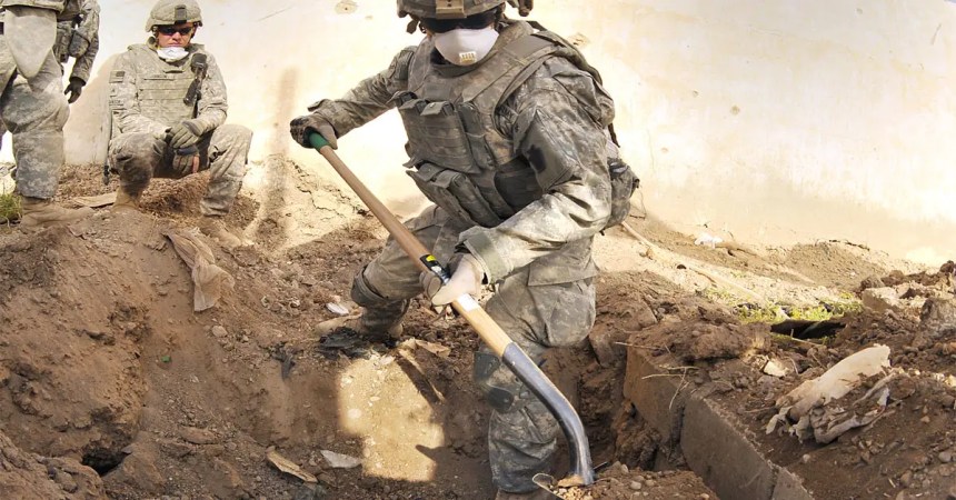 military shovel