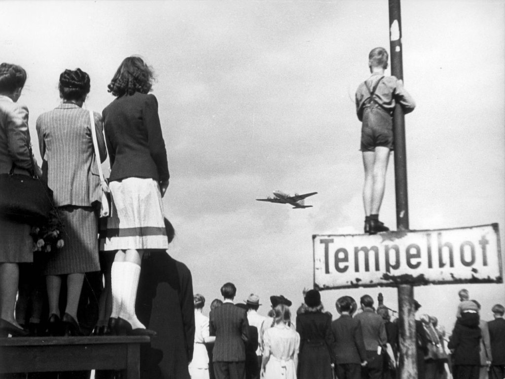 berlin airlift civilians