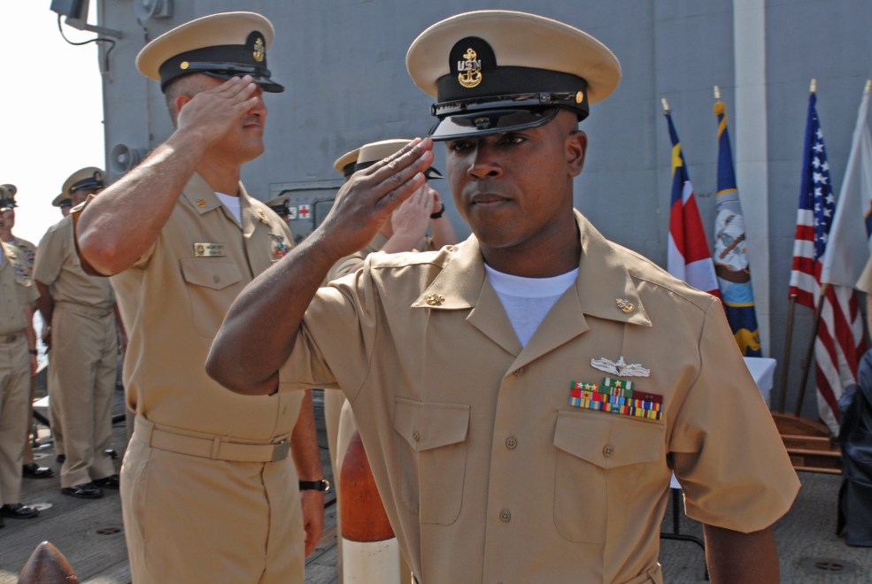 this-is-why-the-saltiest-sailors-wear-a-fouled-anchor