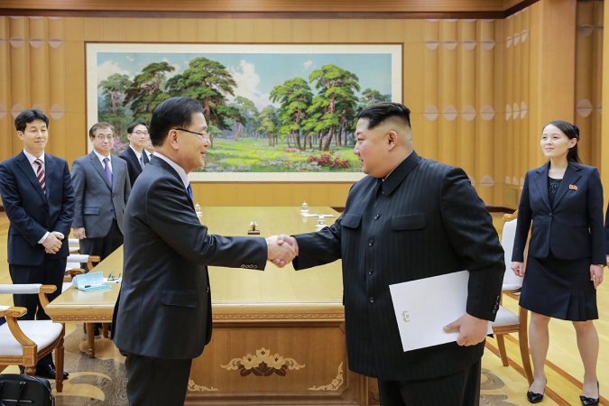 Kim jong un with sister