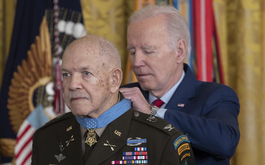 paris davis receives his medal of honor