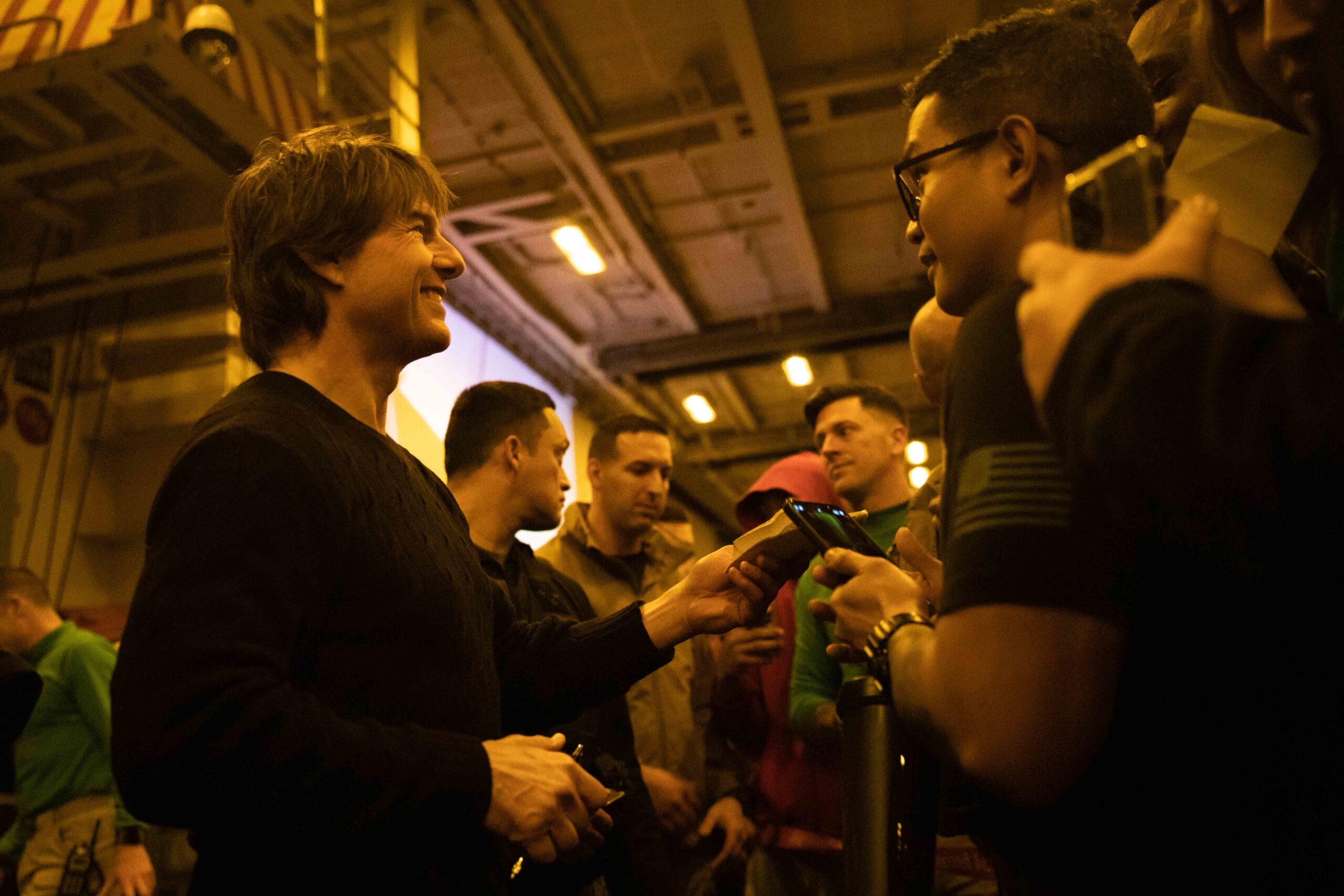 tom cruise meets with sailors