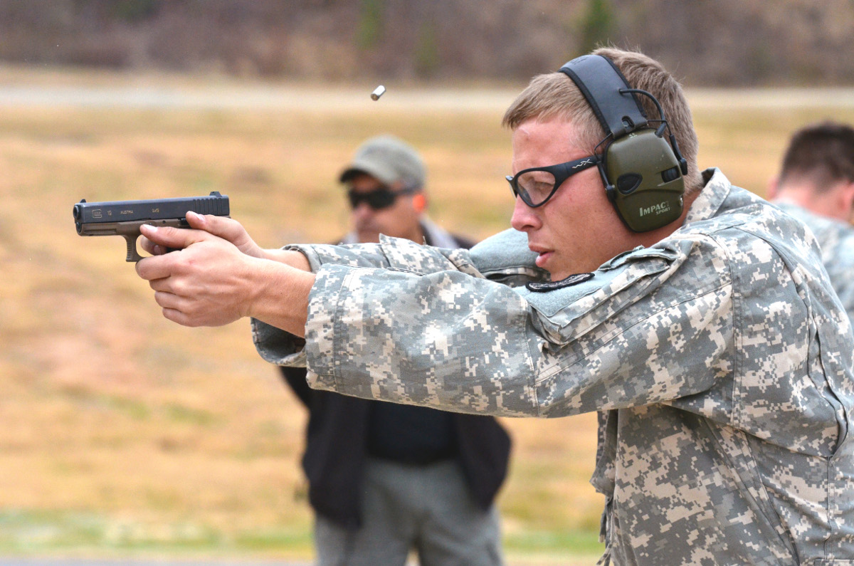 soldier firing glock 19