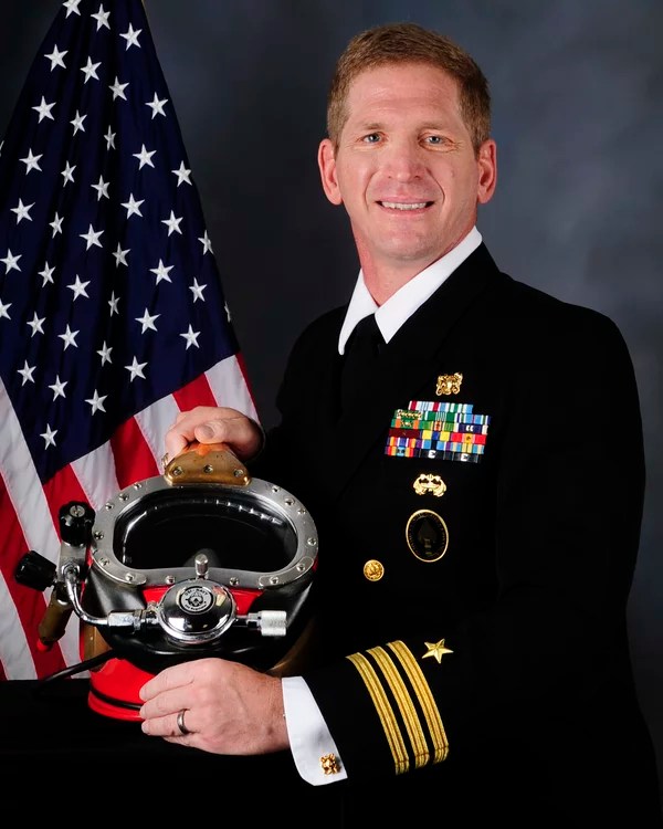 navy diver commander