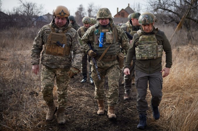 6 pieces of gear worn by Ukrainian President Volodymyr Zelenskyy