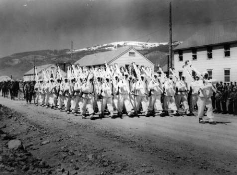 soldiers at national monuments