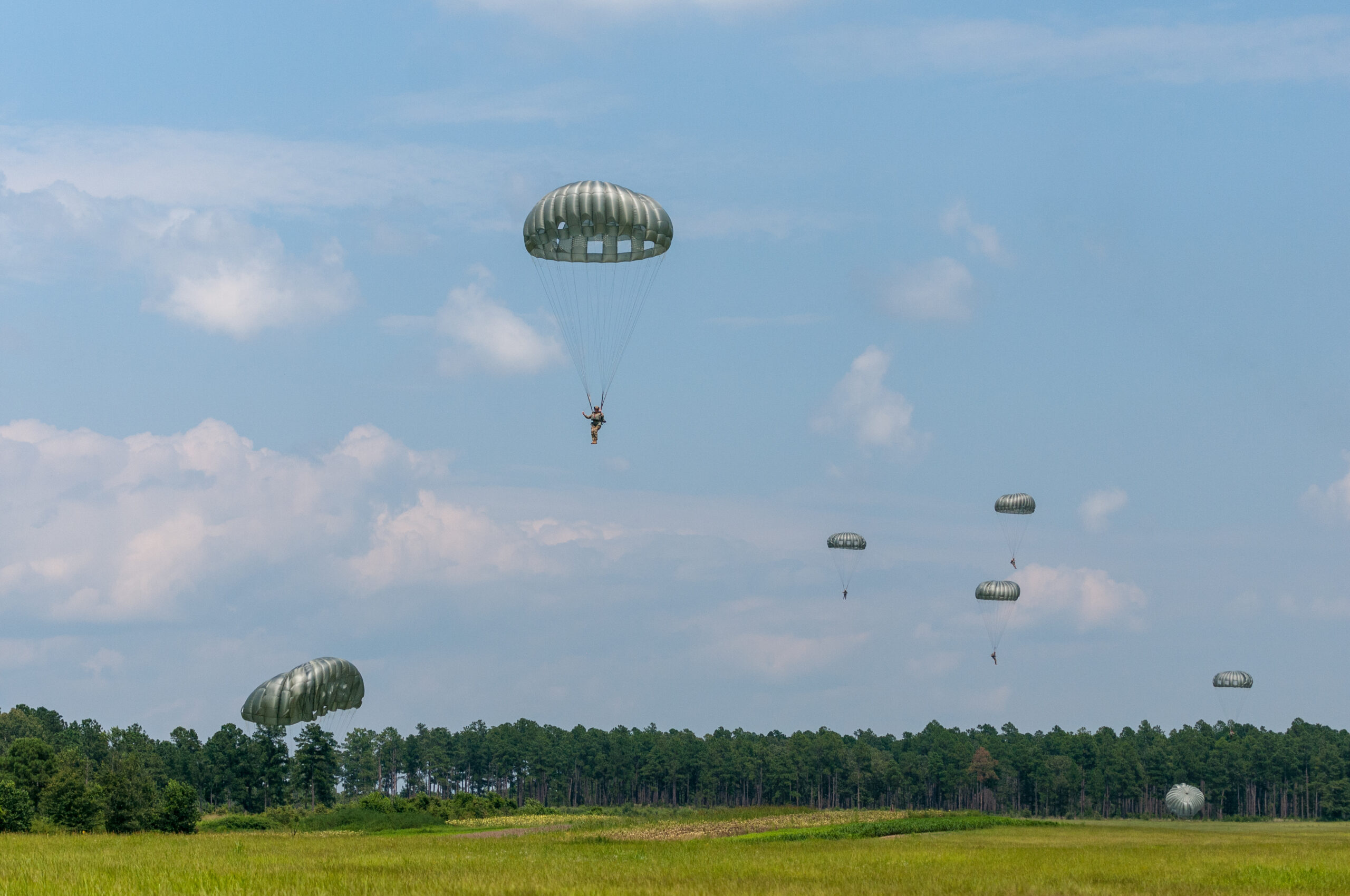 soldiers parachuting in a training exercise.