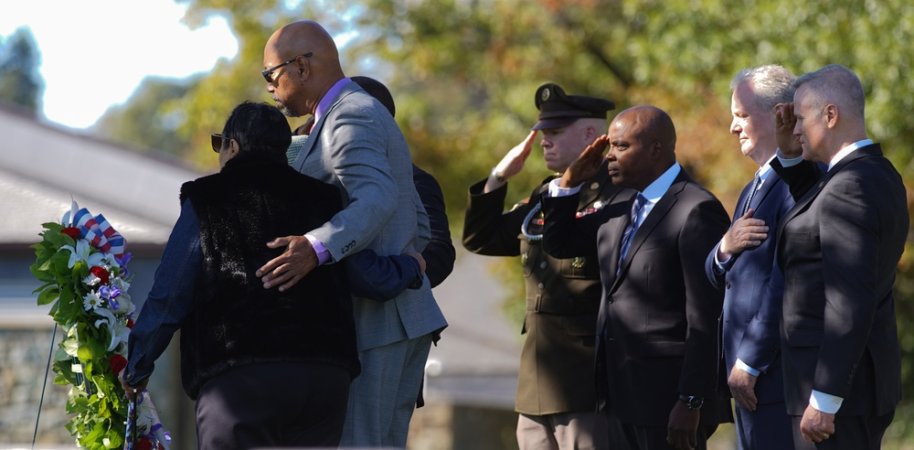 Medic awarded Distinguished Service Cross 80 years after saving lives on D-Day