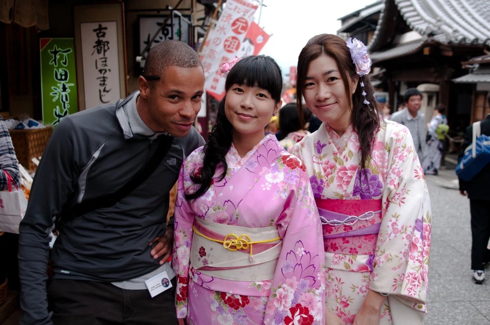 Spc. Jason T. Dorsey, from Chicago, public affairs specialist with the 139th Mobile Public Affairs Detachment, Illinois Army National Guard, out of Springfield, Ill., poses with traditionally dressed women of Kyoto, Japan. Troops from both the Japan Ground Self Defense Force and 1st Battalion, 14th Infantry Regiment went to the ancient city of Kyoto, Japan for culture day. (U.S. Army photo by Sgt. Jesse Houk)