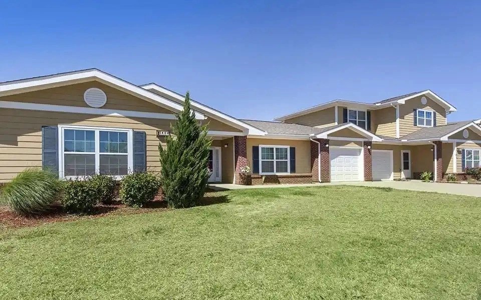 An example of homes on Tinker Air Force Base, Oklahoma. Living on base offers multiple advantages, including enhanced security, convenience, and a strong sense of community. Families enjoy access to amenities such as schools, healthcare services, and shopping centers right on their doorstep. Photo via DVIDs.