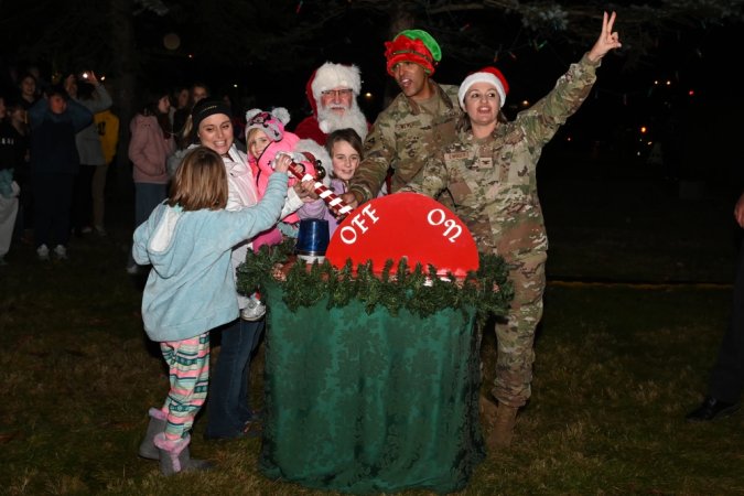 Col. Taona Enriquez, right, installation commander, Chief Master Sgt. Alan Weary, installation command chief, and Santa Claus countdown to the Christmas tree lighting with Valerie Untiedt, and her daughters, Ashlyn, Lauren, and Brooke, during the annual holiday tree lighting ceremony at Hanscom Air Force Base, Mass., Dec. 4. The Untiedt family was invited to participate in the ceremony as a deployed family. (U.S. Air Force photo by Todd Maki)