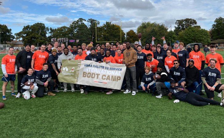 NFL legends train with US troops in England ahead of Bears and Jaguars game