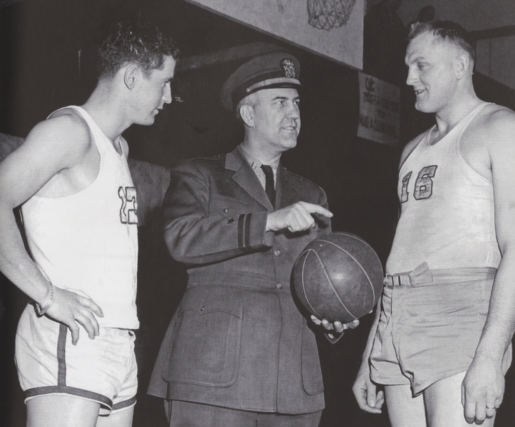 Taylor (center) discusses the fin er points o f the gam e with University o f Illinois basketball star Dike Eddleman (left) and Ed Sadowski, a form er player at Seton Hall University, at Wright Field in Dayton, Ohio, circa 1945.