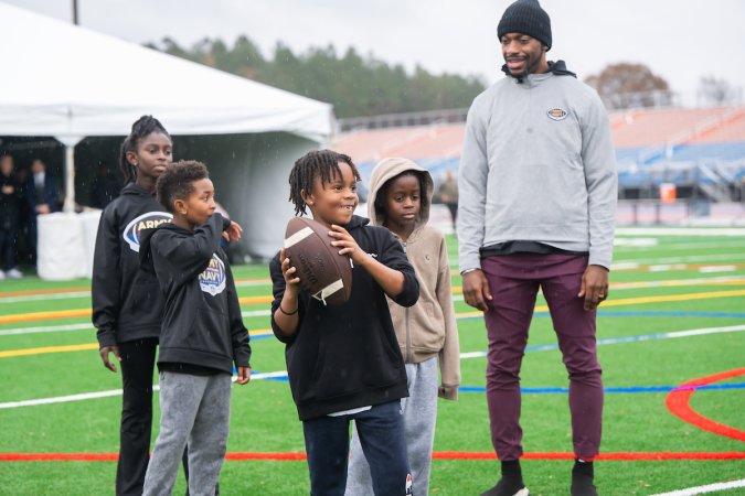 NFL legend joins USAA to give back to local military and veteran families for football camp to kick off 125th Army-Navy game