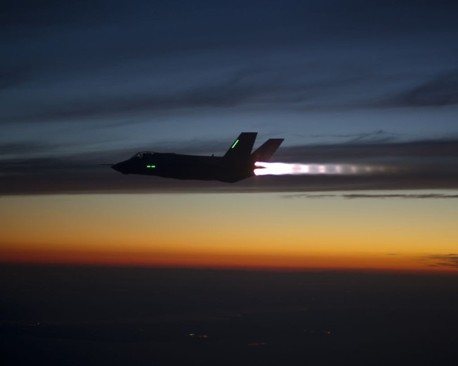 11 Killer photos of jets in full afterburner