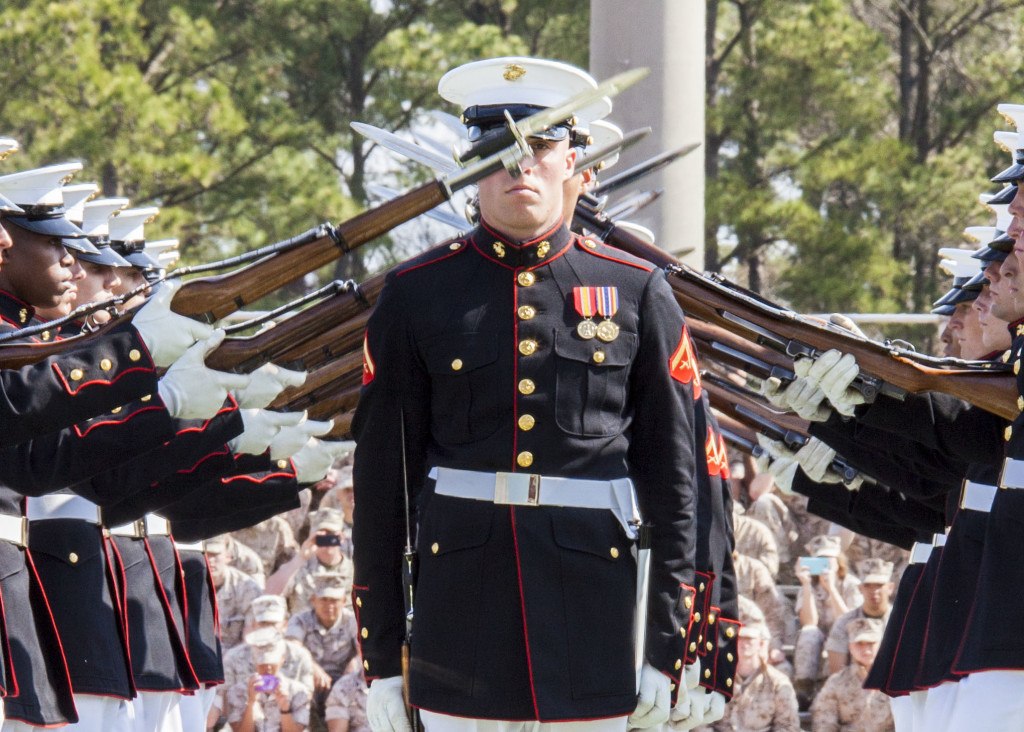 21 photos showing the awesomeness of the Marine Corps Silent Drill Platoon