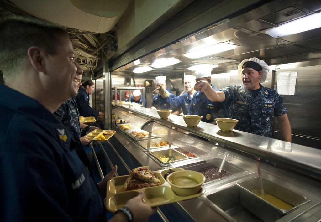 Soldiers in a chow line