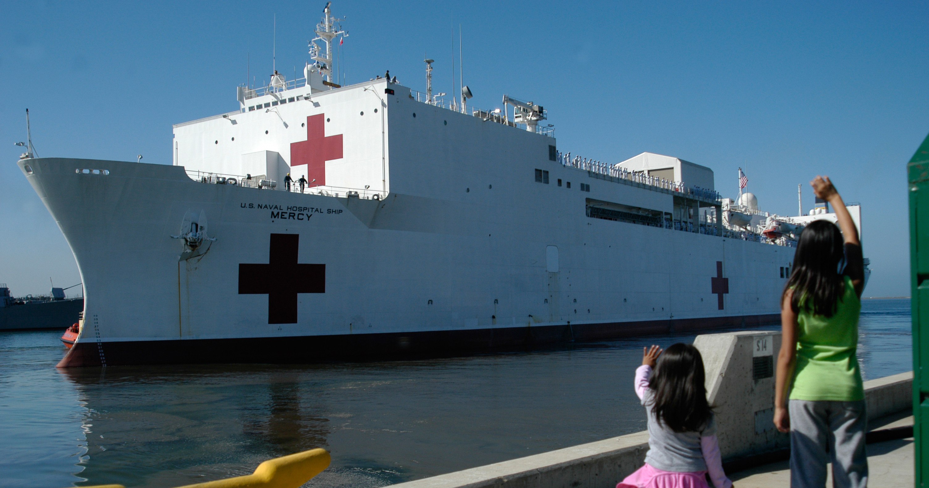 22 photos of the incredible floating hospital that can care for 1,000 patients at once