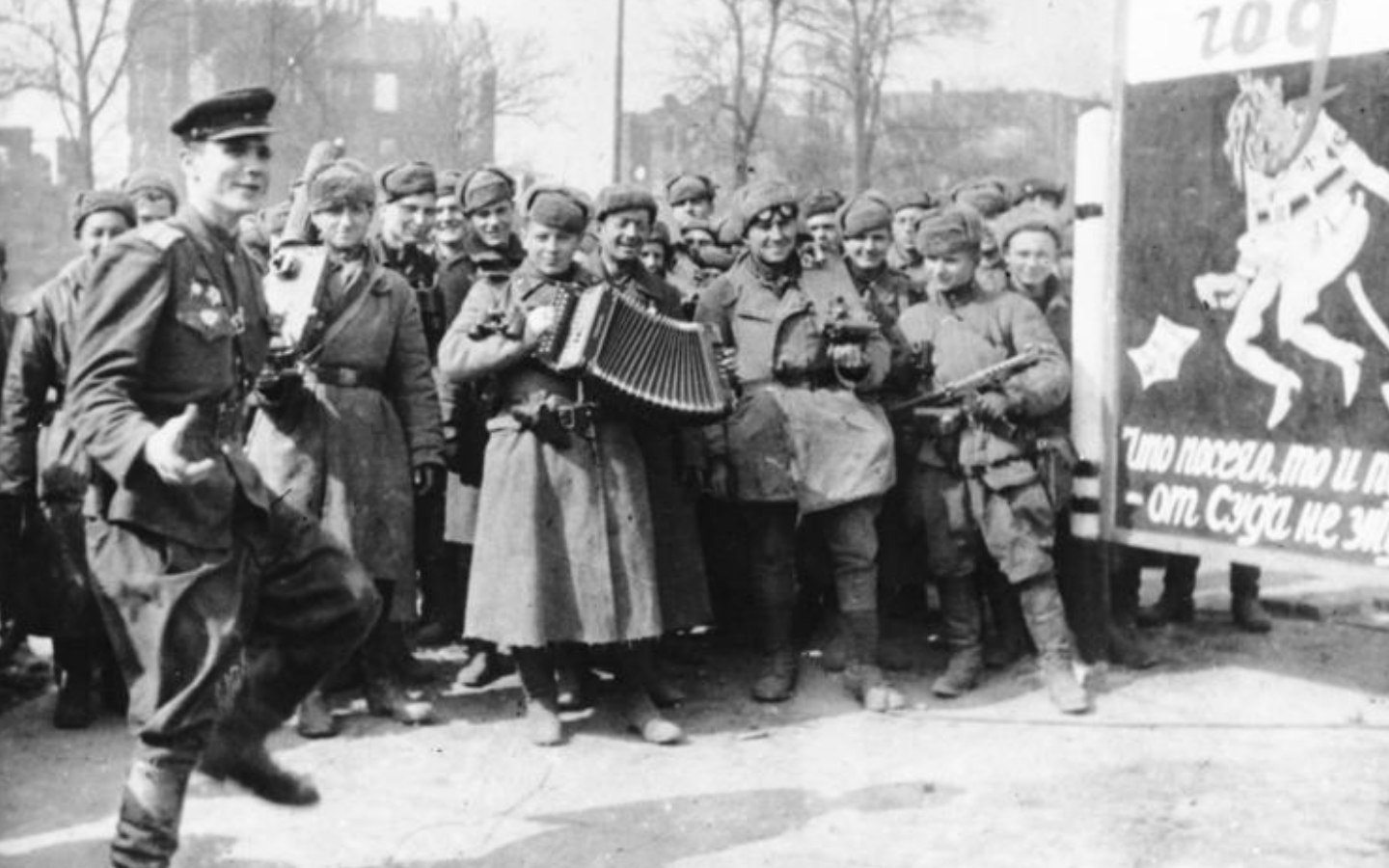 5 epic parties troops threw when the world wars ended