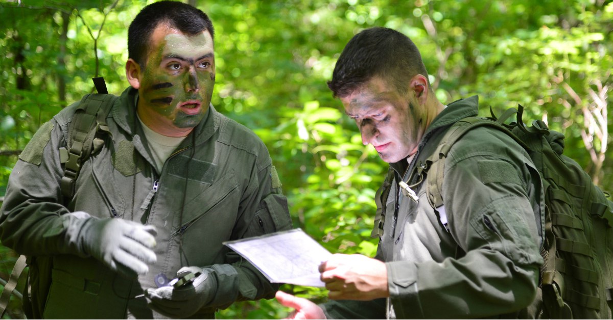 These 16 photos vividly show how troops are trained to survive behind enemy lines