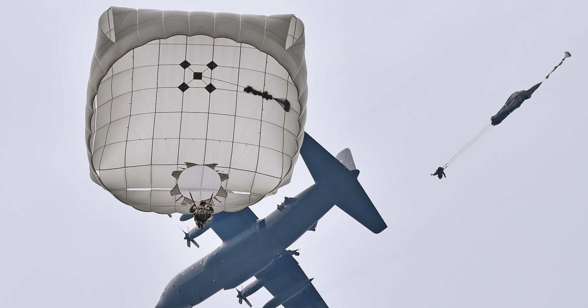 Step into an 82nd Airborne operation with this awesome 360-degree video