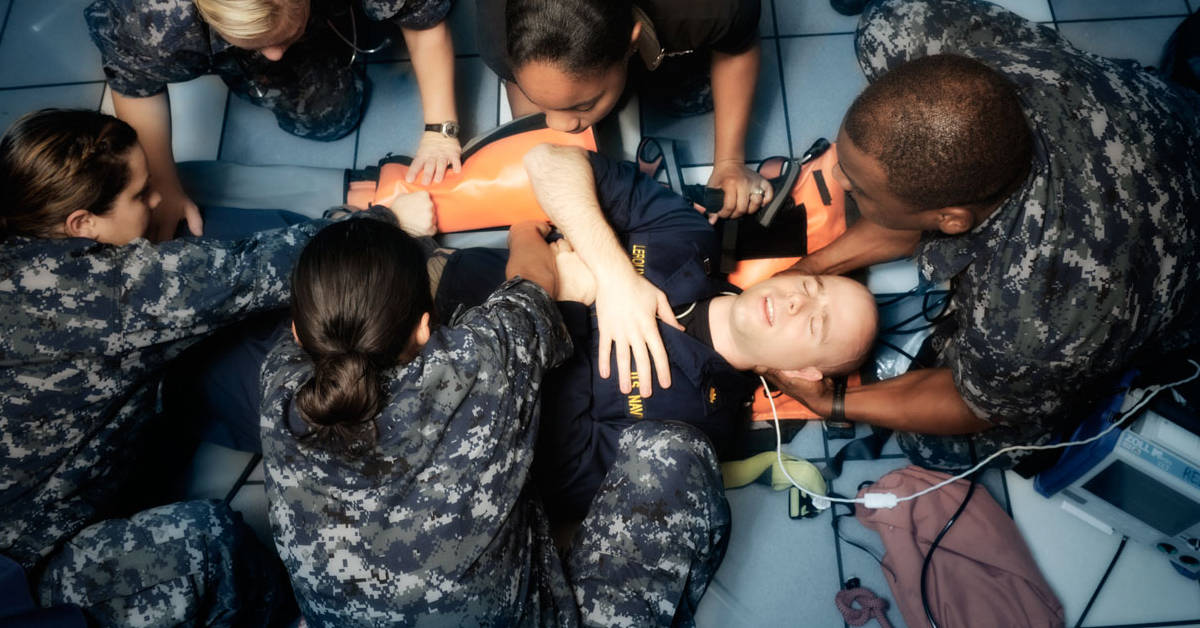 This corpsman has 10 useful tips to assist a gunshot victim