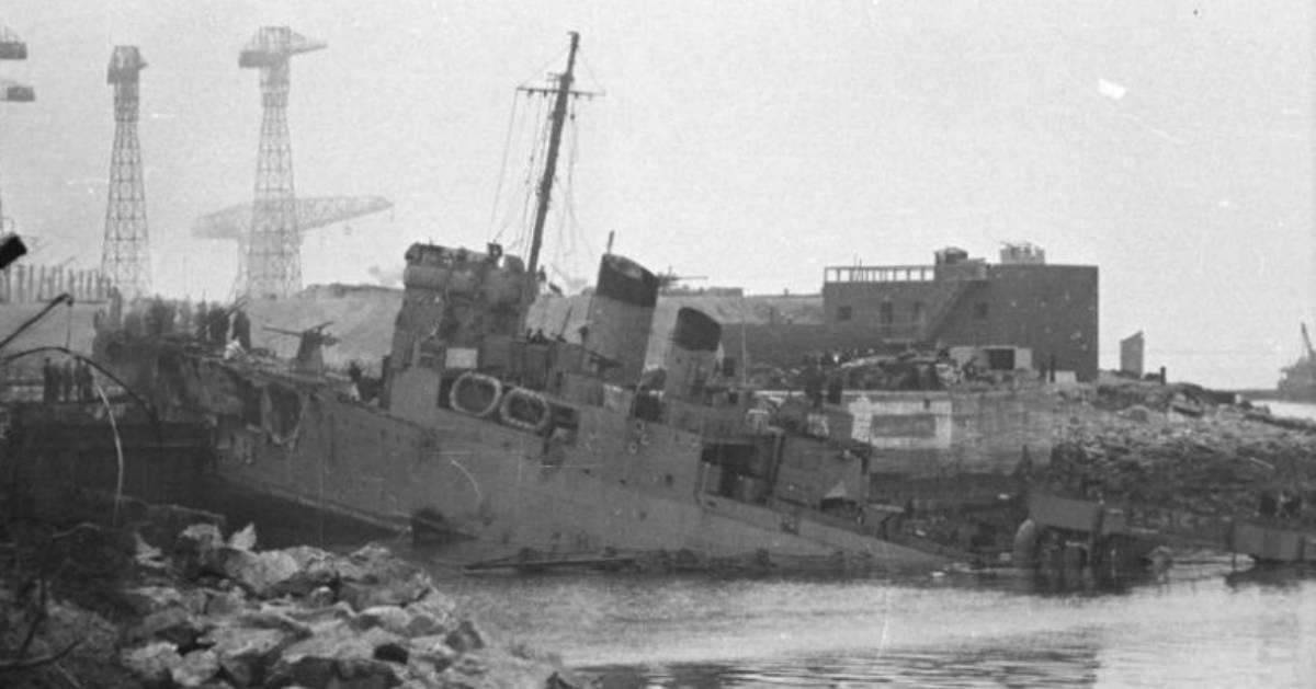 That time 621 Brits rammed a suicide ship into a Nazi fortress