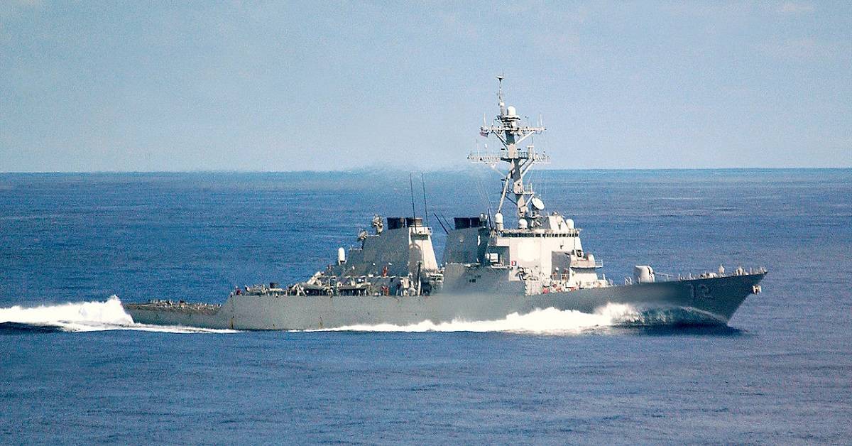 USS Mahan fires warning shots at Iranian vessels