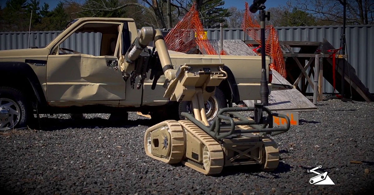 This robotic Kobra bites IEDs and can move an NFL lineman