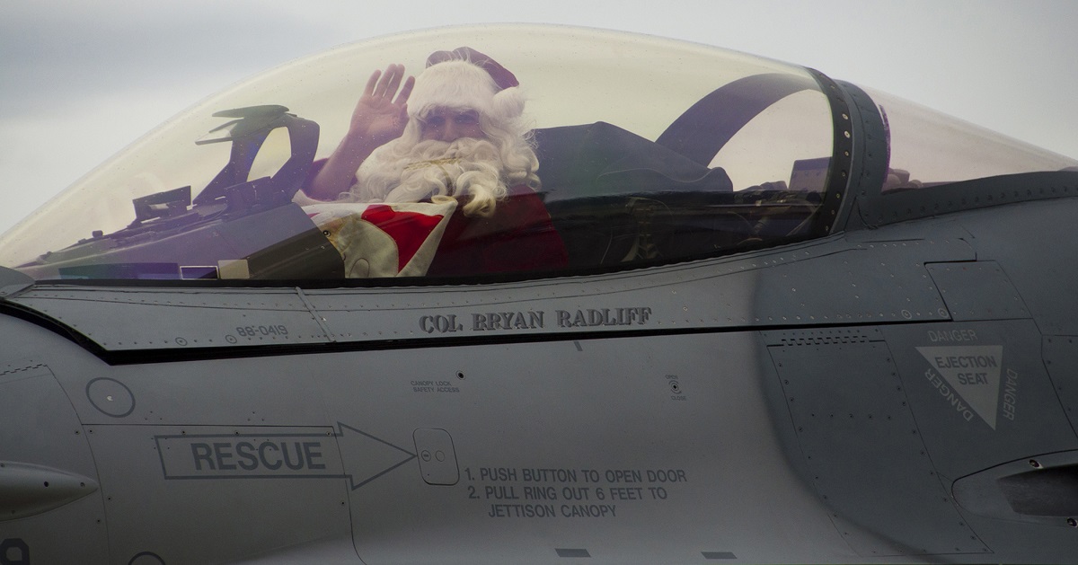 8 Christmas gift ideas for the Air Force