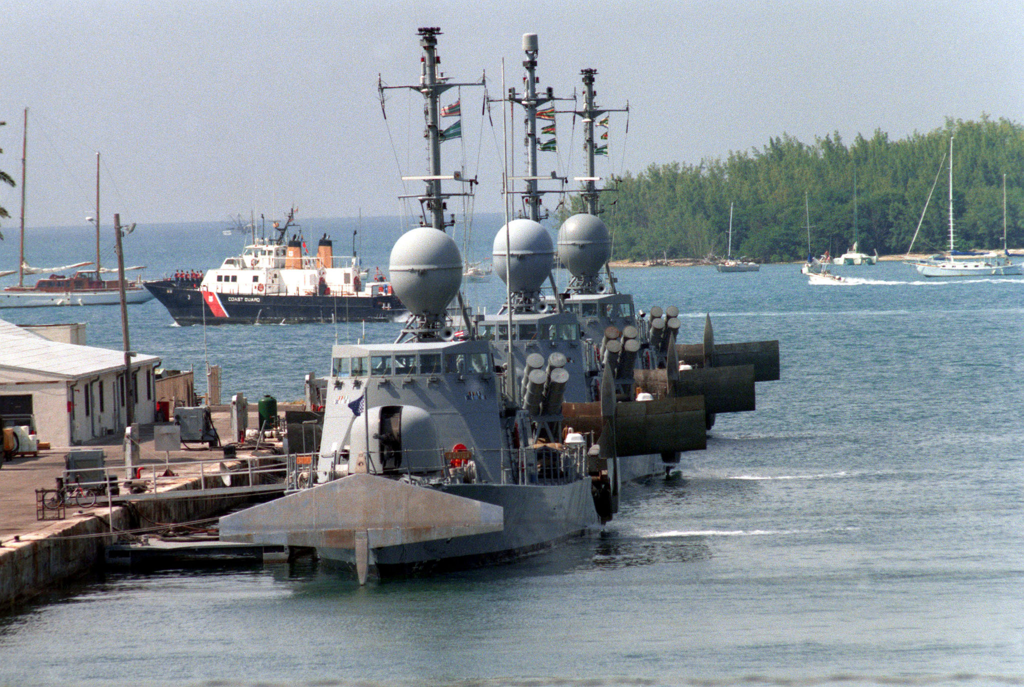 small navy boats uss aquila