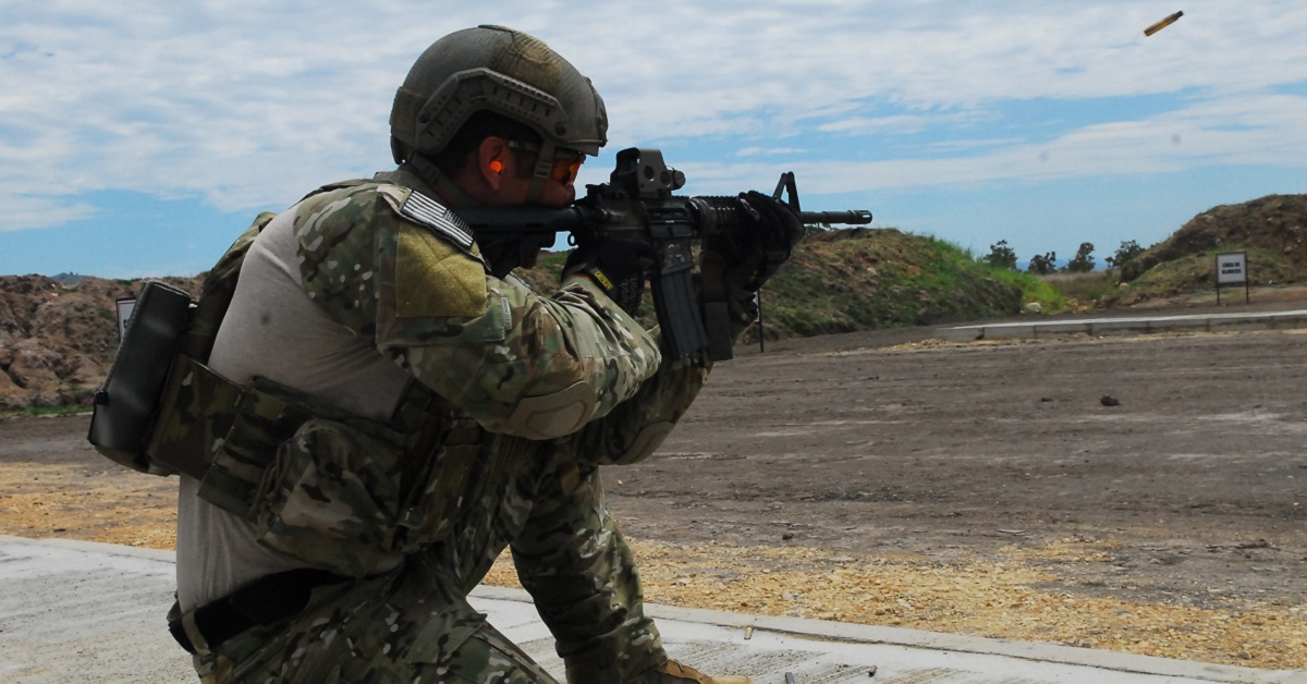 Watch Green Berets demonstrate a lot of cool firepower