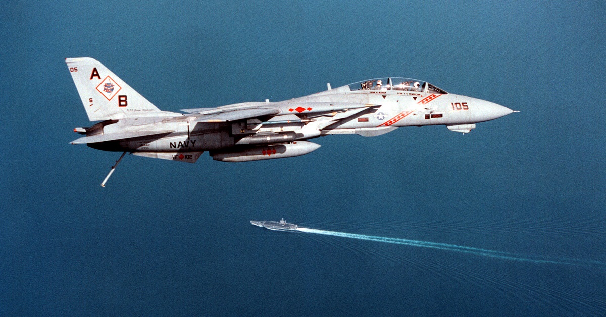 Who would win a 1989 dogfight between a Tomcat and an Eagle