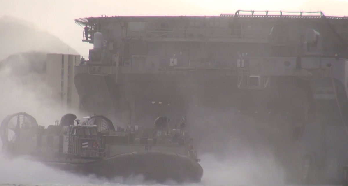 How an LCAC deploys from an amphibious ship