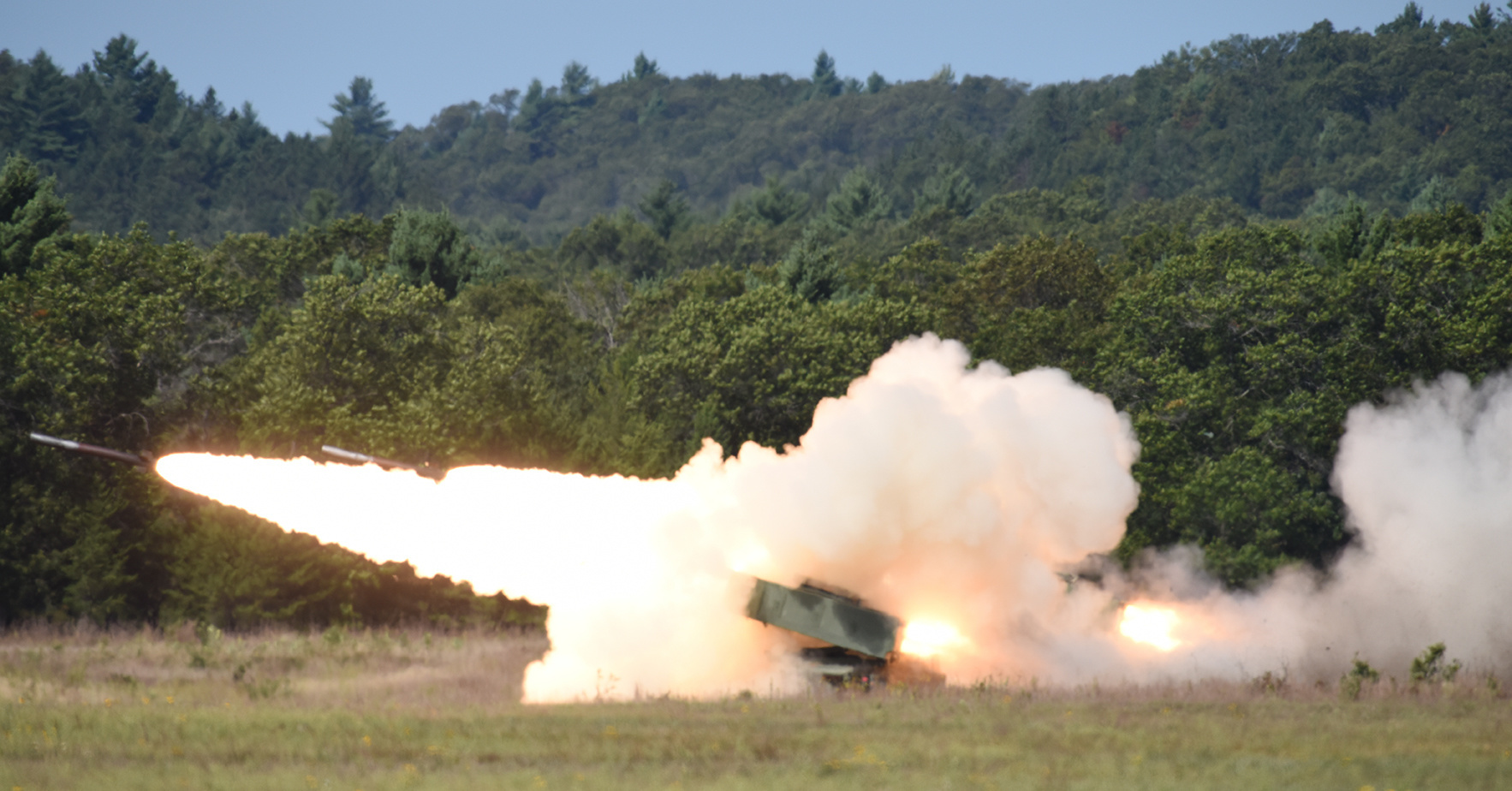 See the moment HIMARS strikes a massive weapons cache