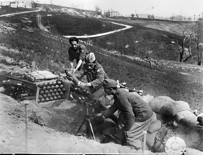 Brazilian mortar crew