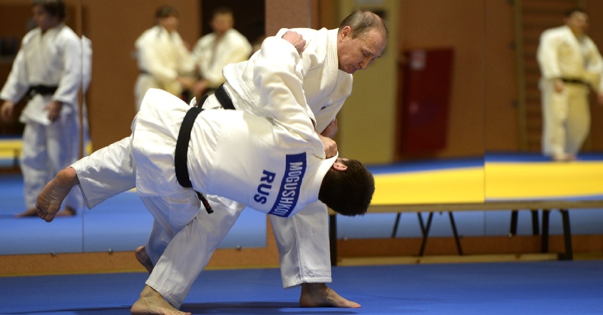 Marine black belt judges Vladimir Putin’s judo moves