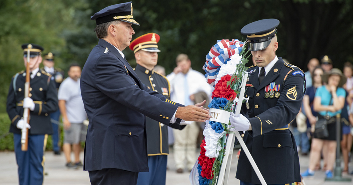 15 photos show how visiting VIPs show honor at Tomb of the Unknown Soldier